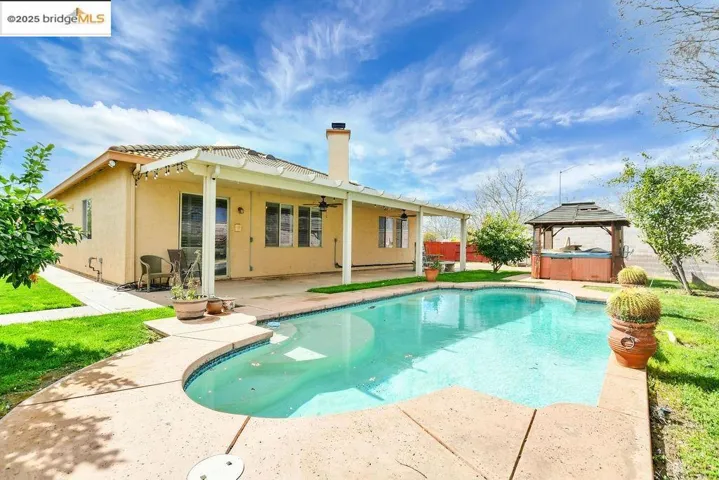 10061 Mosaic Way, Elk Grove, California 95757