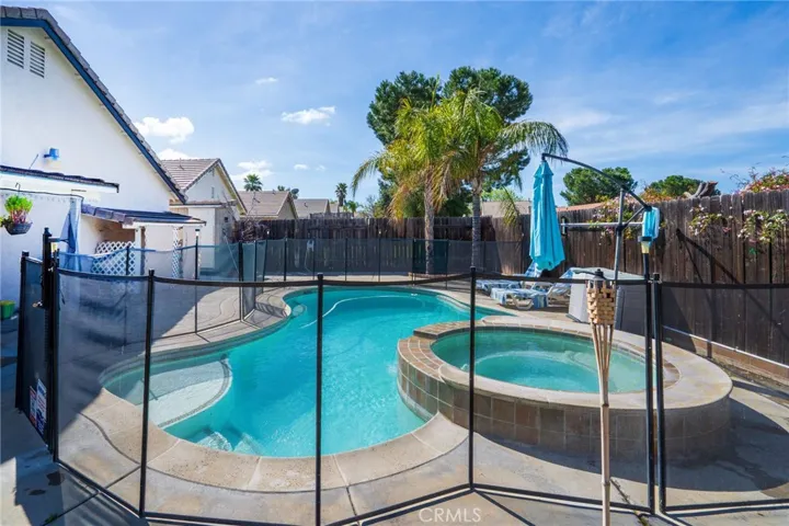 Pool & Jacuzzi