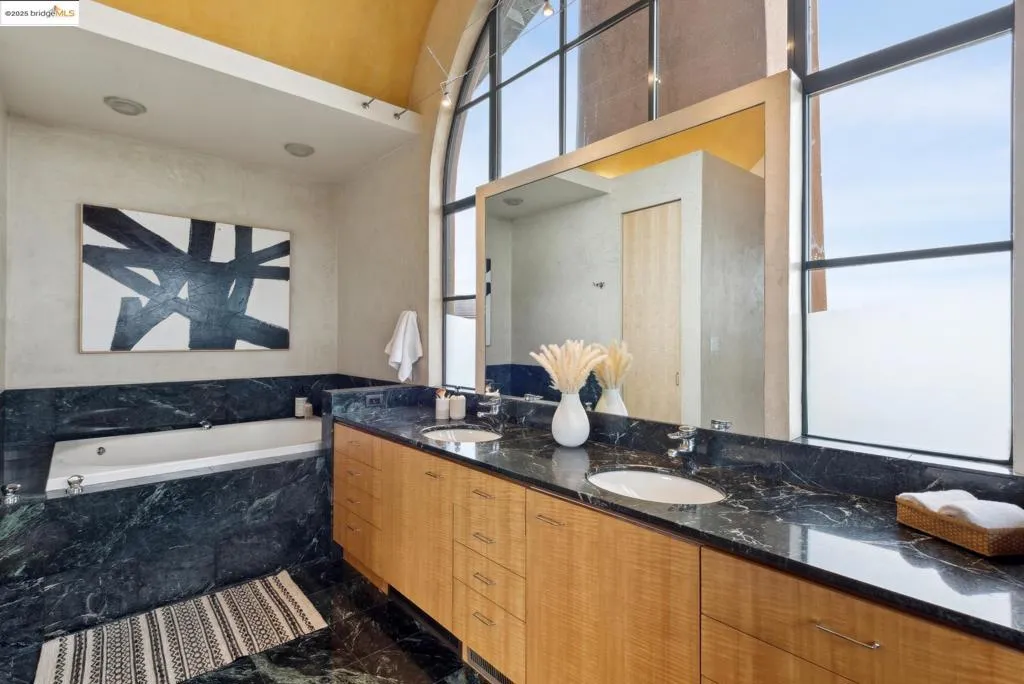 5 Woodside Way, Oakland, California 94611 home-pic-35