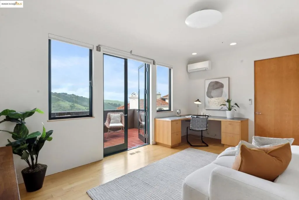 5 Woodside Way, Oakland, California 94611 home-pic-24
