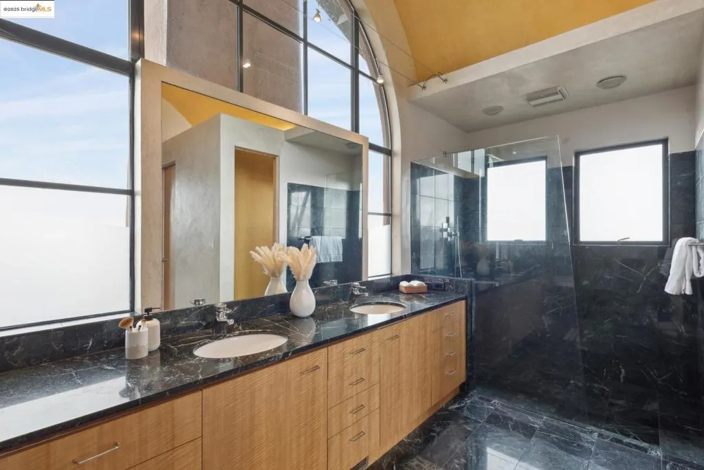 5 Woodside Way, Oakland, California 94611 home-pic-36