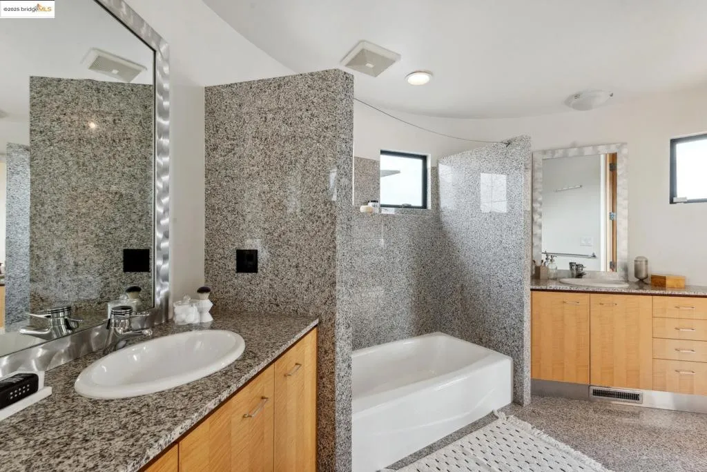 5 Woodside Way, Oakland, California 94611 home-pic-39