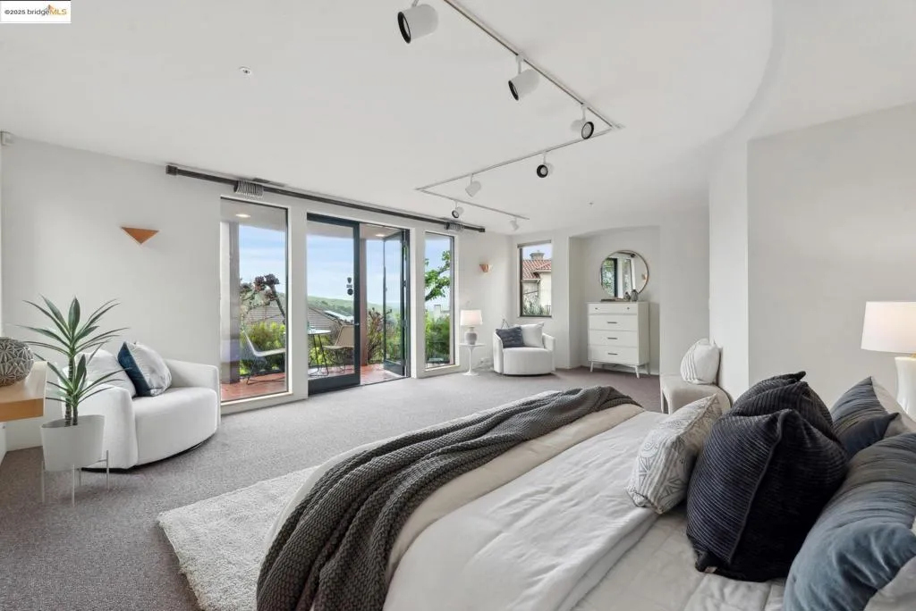 5 Woodside Way, Oakland, California 94611 home-pic-47