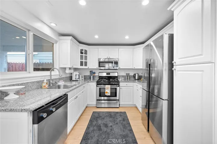 602 Marguerite Avenue, Corona Del Mar, California 92625