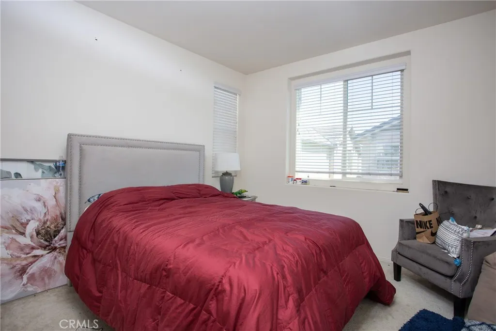 687 S Mandarin Lane, Rialto, California 92376 home-pic-13