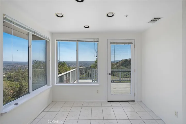 Kitchen nook/dining