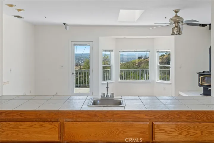 Wet bar center to great room, kitchen & formal dining