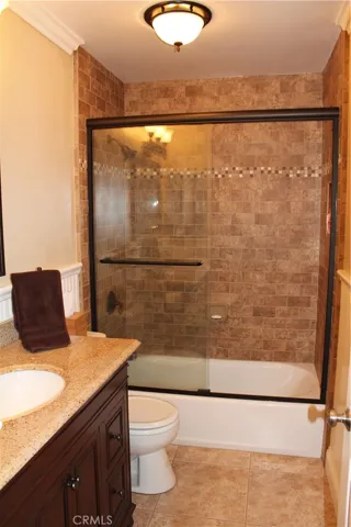 Shared Upstairs Hall Bath
