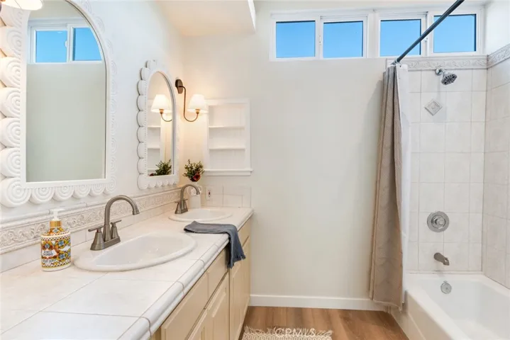 upstairs bathroom
