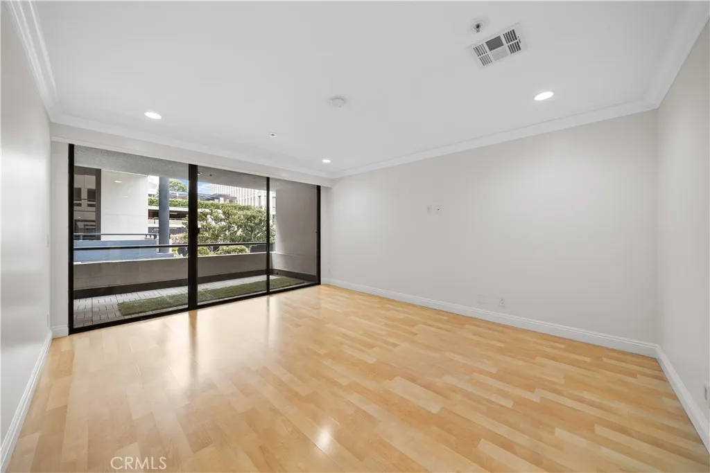 880 W 1st Street 309, Los Angeles, California 90012 home-pic-18