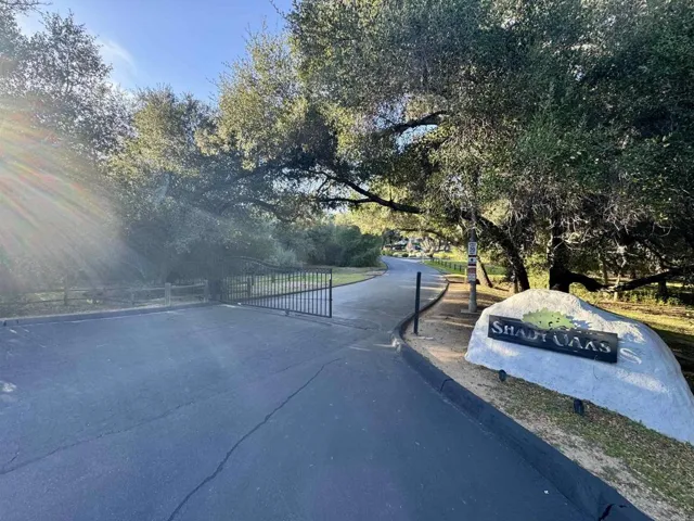 16898 Whispering Oaks Lane, Ramona, California 92065