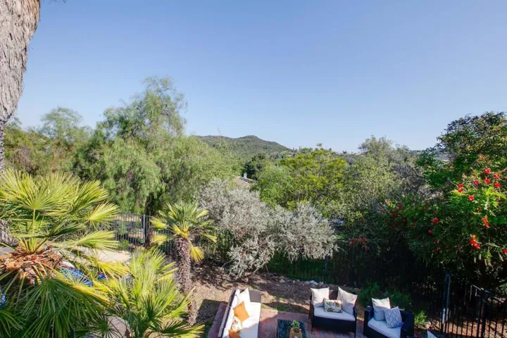 16898 Whispering Oaks Lane, Ramona, California 92065