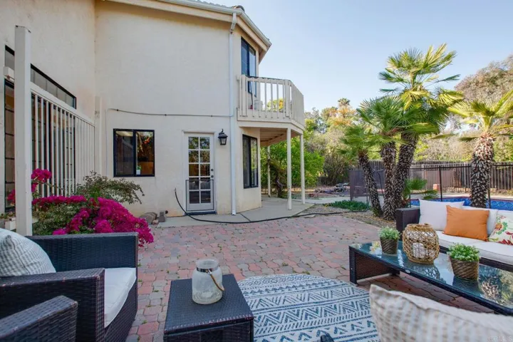 16898 Whispering Oaks Lane, Ramona, California 92065