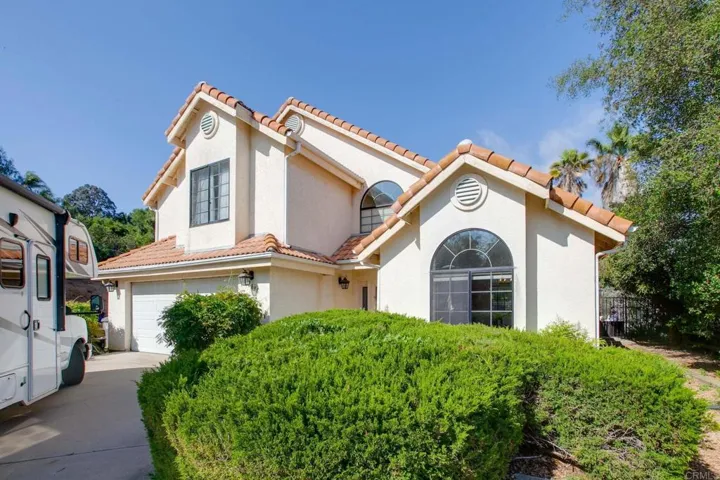 16898 Whispering Oaks Lane, Ramona, California 92065
