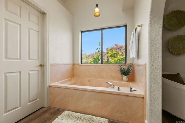 16898 Whispering Oaks Lane, Ramona, California 92065