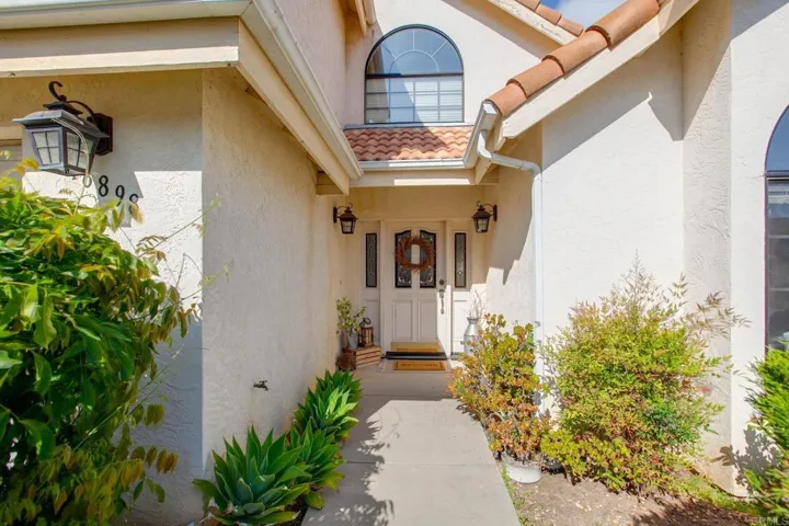 16898 Whispering Oaks Lane, Ramona, California 92065