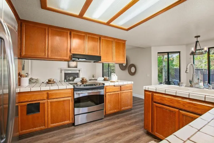 16898 Whispering Oaks Lane, Ramona, California 92065