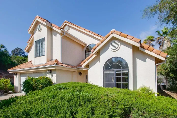 16898 Whispering Oaks Lane, Ramona, California 92065