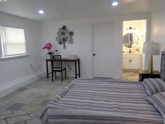 7345 Holly St, Oakland, California 94621