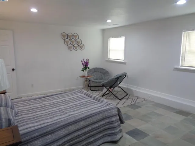 7345 Holly St, Oakland, California 94621