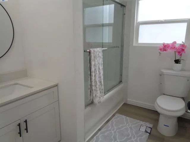 7345 Holly St, Oakland, California 94621