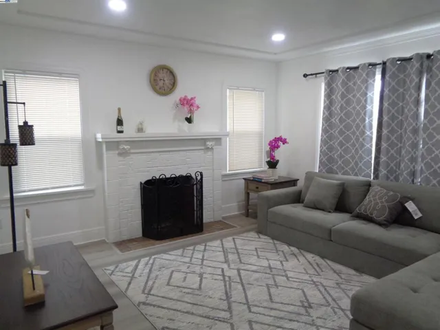 7345 Holly St, Oakland, California 94621