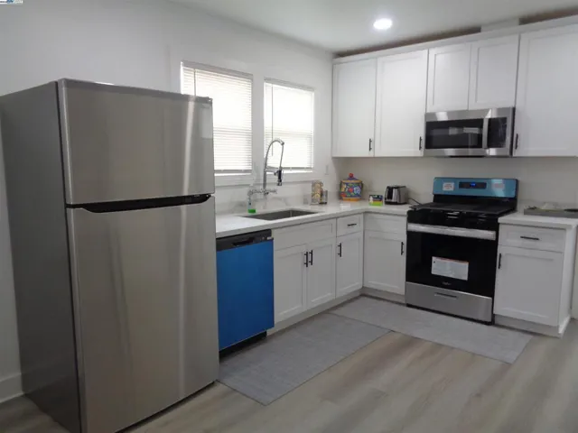 7345 Holly St, Oakland, California 94621