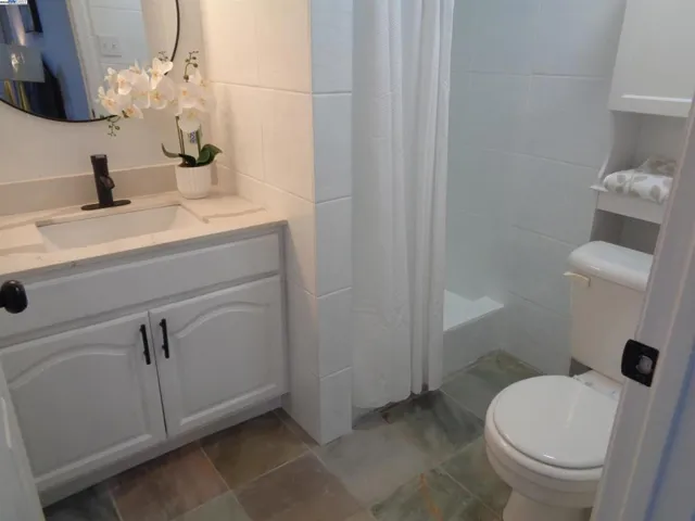 7345 Holly St, Oakland, California 94621
