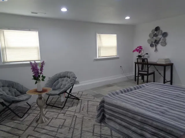 7345 Holly St, Oakland, California 94621