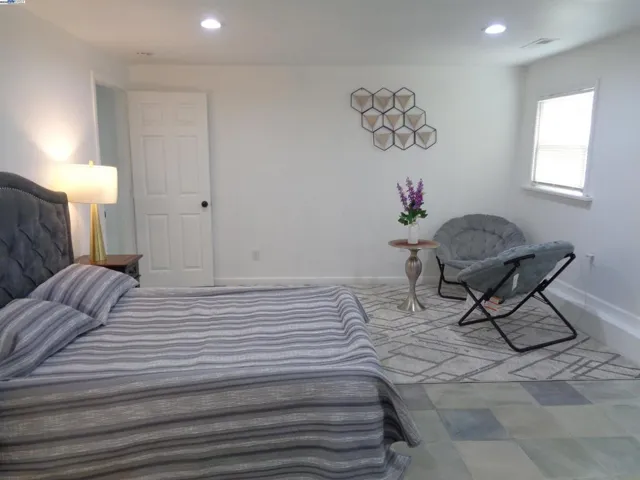 7345 Holly St, Oakland, California 94621