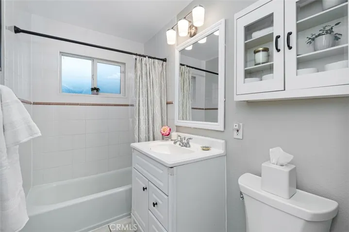 Guest Full Bathroom
