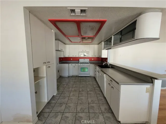 14627 Greenbriar Drive, Helendale, California 92342