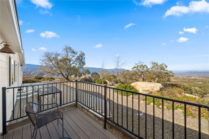 Panoramic 360-Degree Views Of The Mountains, Vail Lake, And Mesmerizing Sunsets. Nestled Among Rolling Land, Boulder Outcroppings