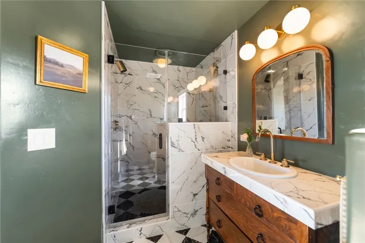 Nicely Finished Bathroom