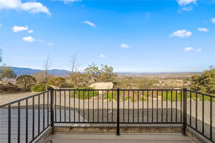 Panoramic 360-Degree Views Of The Mountains, Vail Lake, And Mesmerizing Sunsets. Nestled Among Rolling Land, Boulder Outcroppings