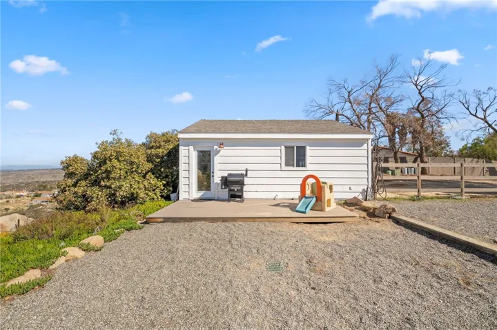Small Deck Off Side  Of Garage