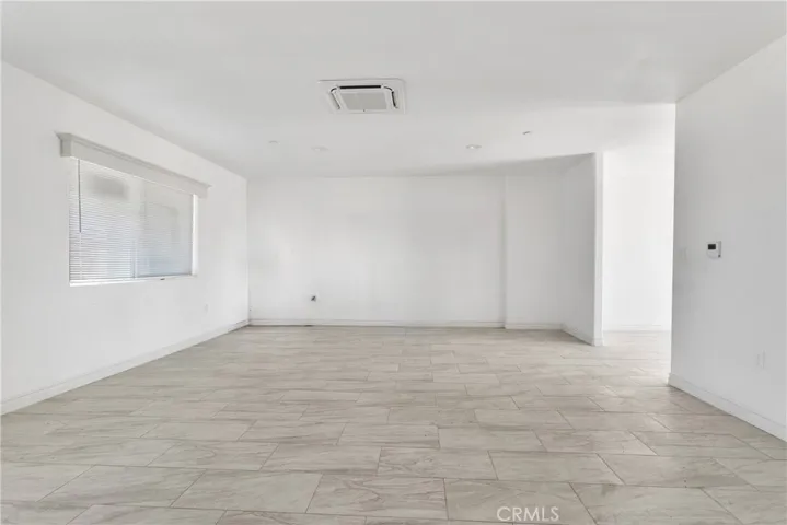 Living room No Staging