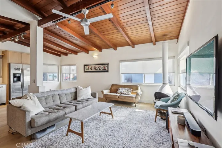 225 9th Street, Manhattan Beach, California 90266