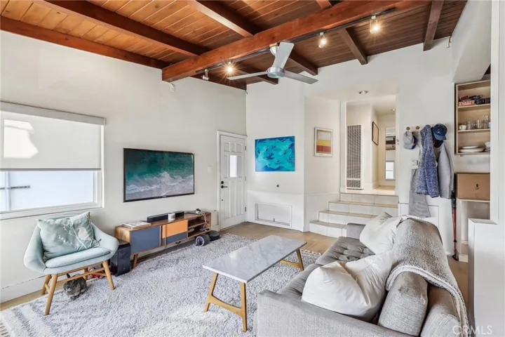 225 9th Street, Manhattan Beach, California 90266