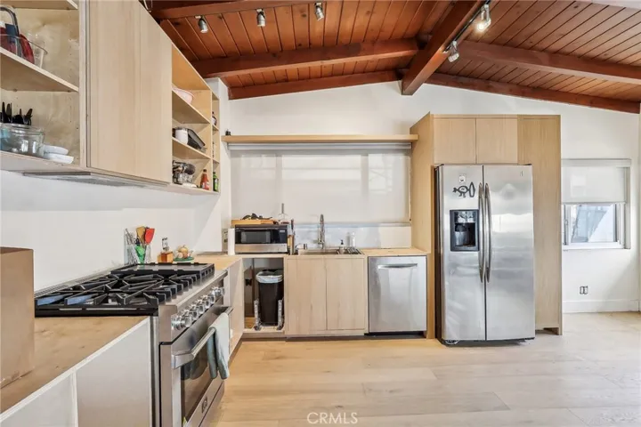 225 9th Street, Manhattan Beach, California 90266