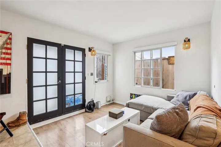 225 9th Street, Manhattan Beach, California 90266