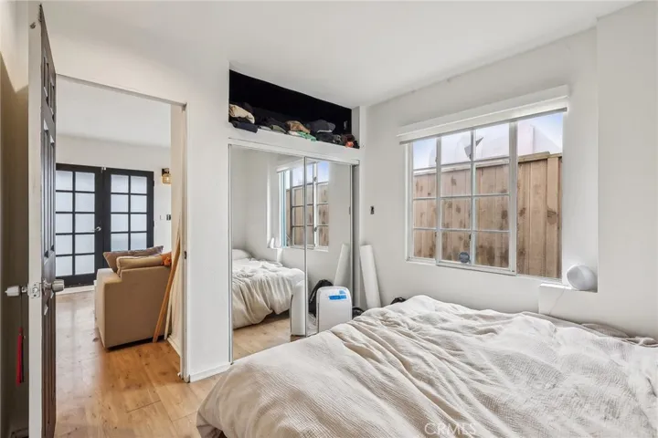 225 9th Street, Manhattan Beach, California 90266