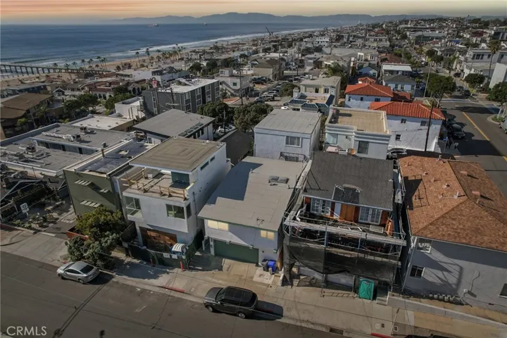 225 9th Street, Manhattan Beach, California 90266