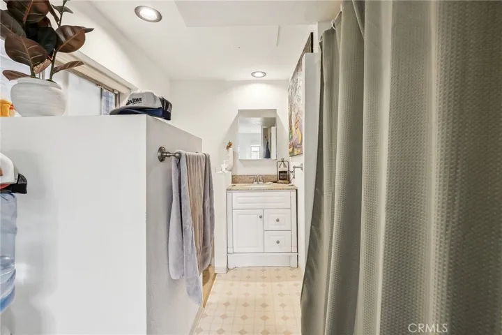 225 9th Street, Manhattan Beach, California 90266