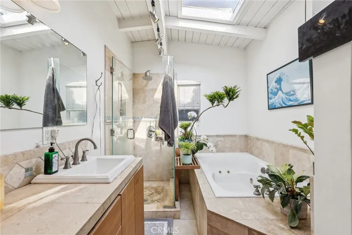 225 9th Street, Manhattan Beach, California 90266