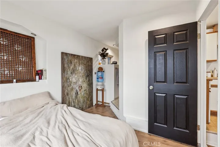 225 9th Street, Manhattan Beach, California 90266