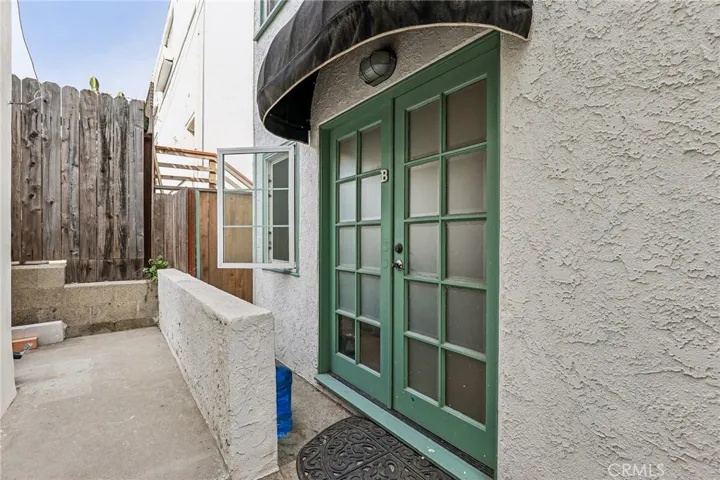 225 9th Street, Manhattan Beach, California 90266