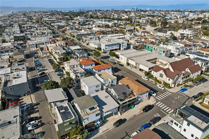 225 9th Street, Manhattan Beach, California 90266