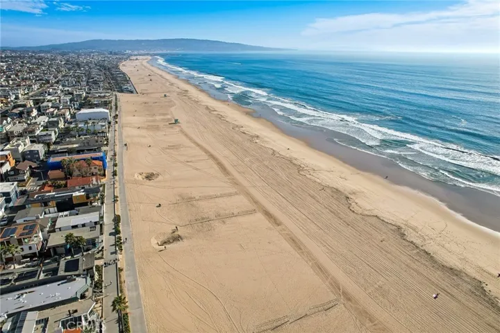 225 9th Street, Manhattan Beach, California 90266