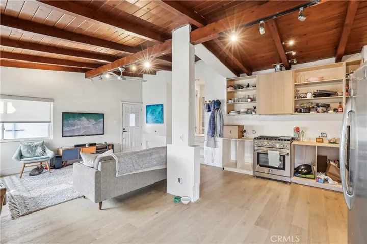 225 9th Street, Manhattan Beach, California 90266